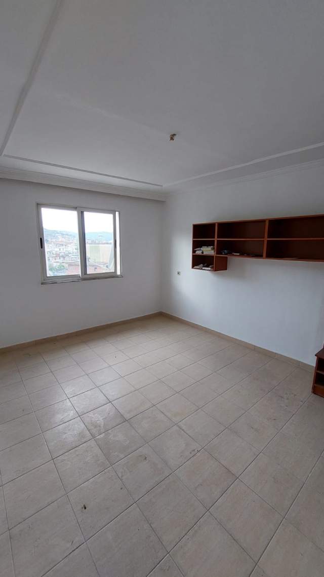 Tirane, shitet apartament 2+1+A Kati 5, 75 m² 52.000 Euro (Kombinat)