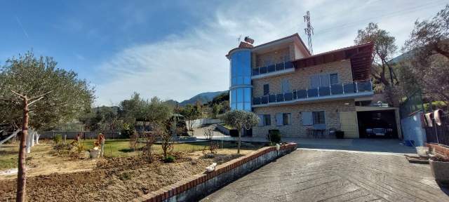 Tirane, shes 3 Katshe Kati 3, 312 m² 275.000 Euro