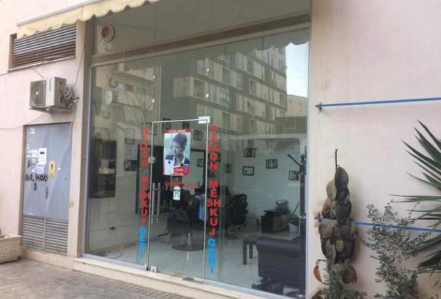 Tirane, jepet me qera dyqan Kati 1, 27 m² 20.000 Leke (Rruga Don Bosko perball kishes)