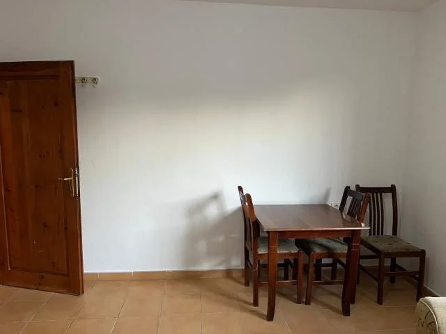 Tirane, jap me qera shtepi private, 2+1,  250 euro (Rruga Todi Shkurti, tek Grandi, tregu elektrik)