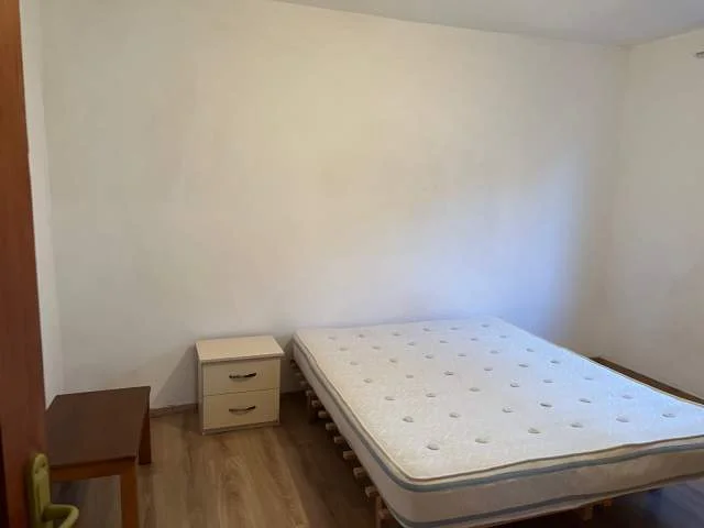 Tirane, jap me qera shtepi private, 2+1,  250 euro (Rruga Todi Shkurti, tek Grandi, tregu elektrik)