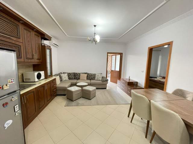 Tirane, jepet me qera apartament 1+1+BLK Kati 8, 77 m² 250 Euro (Yzberisht)