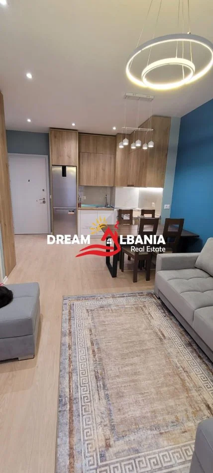 Tirane, jepet me qera apartament 1+1 , 63 m² 550 € (Prane 21-Dhjetorit tek Kompleksi Kontakt)