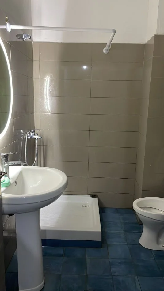 Tirane, shes apartament 1+1+Ballkon Kati 6, 70 m² 105.000 € (Sokrat Miho)
