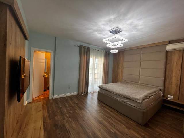 Tirane, jepet me qera apartament 900 Euro (sauk)