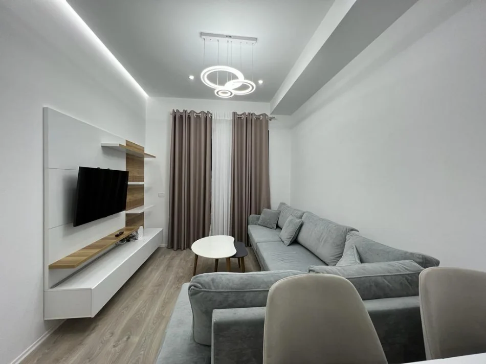 JAPIM ME QIRA APARTAMENT 2+1 PER BANIM, KOMPLEKSI MANGALEM 21