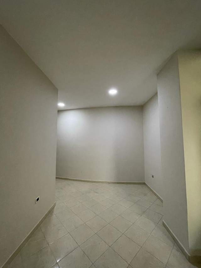 Tirane, shitet zyre Kati 0, 25 m² 65.000 Euro (Qemal Stafa)