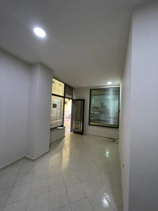 Tirane, shitet zyre Kati 0, 25 m² 65.000 Euro (Qemal Stafa)