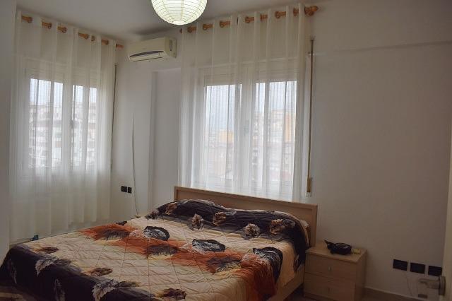 Tirane, jepet me qera apartament 1+1+BLK Kati 6, 75 m² 500 Euro (Rr e Barrikadave)