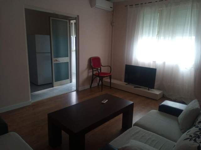 Tirane, jepet me qera apartament 1+1 Kati 4, 60 m² 320 Euro (Marie Logoreci)