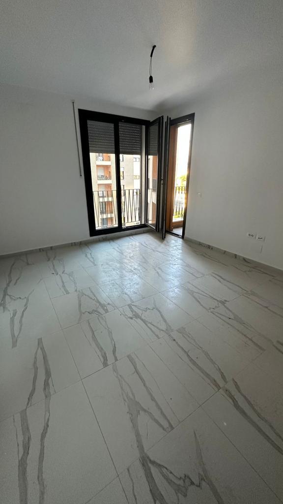 Tirane, jepet me qera apartament Kati 9, 57 m² 350 Euro (Kongesi i Manastirit)