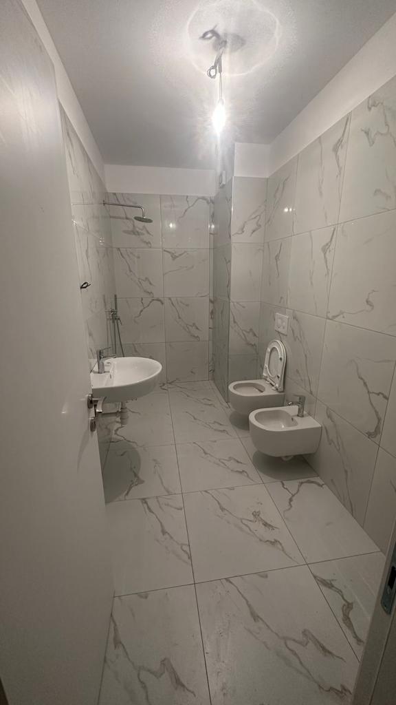 Tirane, jepet me qera apartament Kati 9, 57 m² 350 Euro (Kongesi i Manastirit)