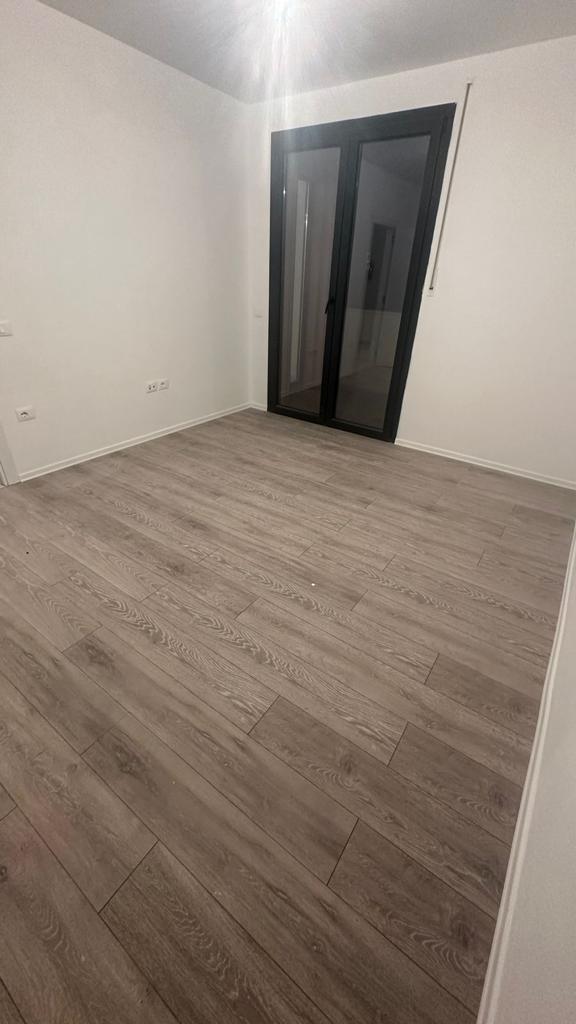 Tirane, jepet me qera apartament Kati 9, 57 m² 350 Euro (Kongesi i Manastirit)
