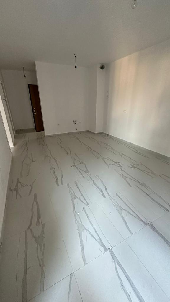 Tirane, jepet me qera apartament Kati 9, 57 m² 350 Euro (Kongesi i Manastirit)