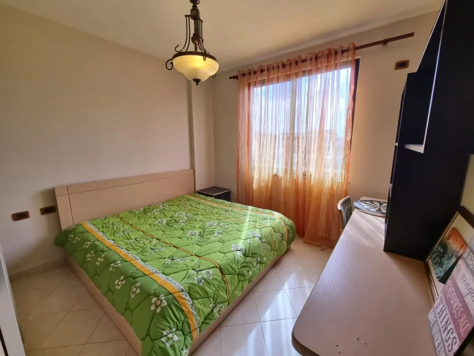 Tirane, jepet me qera apartament 3+1+Aneks+Ballkon Kati 5, 117 m² 750 € (Rruga Muhamet Gjollesha, 21 Dhjetori)