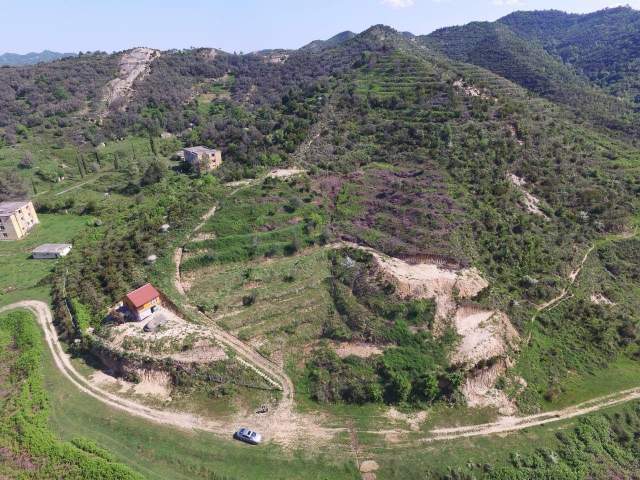 Tirane, shes truall 10.000 m² 450.000  (Rruga Reparti)
