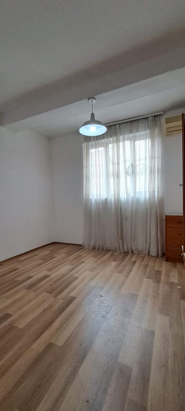 Tirane, jepet me qera apartament 3+1+BLK Kati 4, 85 m² 330 Euro (Rruga Bardhyl)