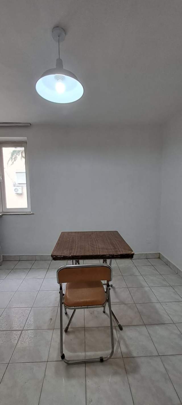 Tirane, jepet me qera apartament 3+1+BLK Kati 4, 85 m² 330 Euro (Rruga Bardhyl)