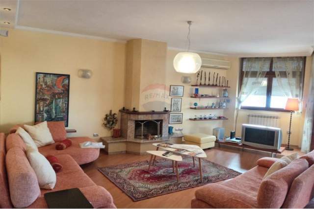 Tirane, jepet me qera 3+1+BLK Kati 4, 150 m² 700 Euro (hoxha tahsim)