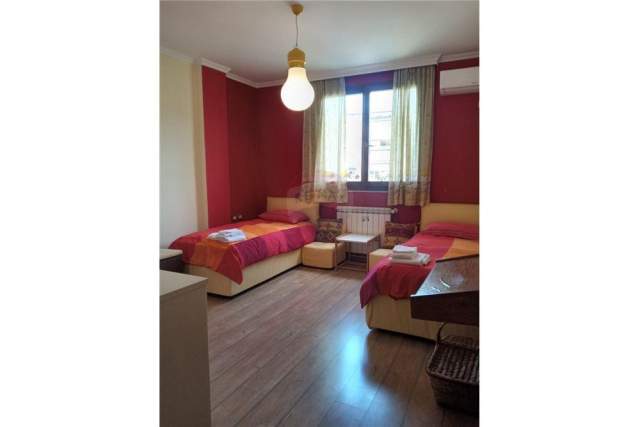 Tirane, jepet me qera 3+1+BLK Kati 4, 150 m² 700 Euro (hoxha tahsim)
