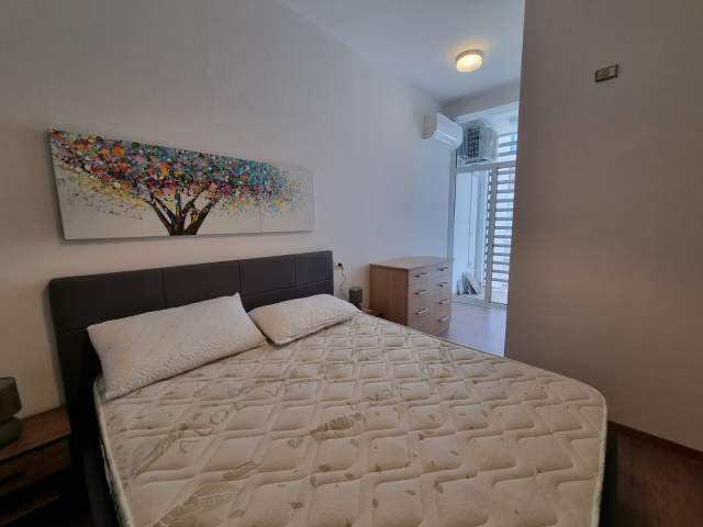 Tirane, jepet me qera apartament 2+1+BLK Kati 5, 82 m² 600 Euro (Rruga Haxhi Kika)