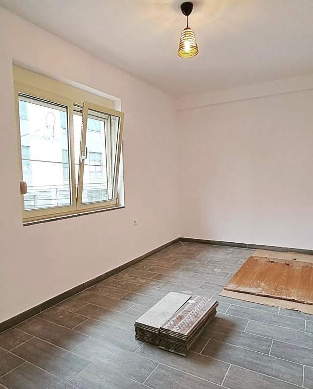 Tirane, jepet me qera apartament 2+1 Kati 4, 80 m² 400 Euro (Feri Xhajko)