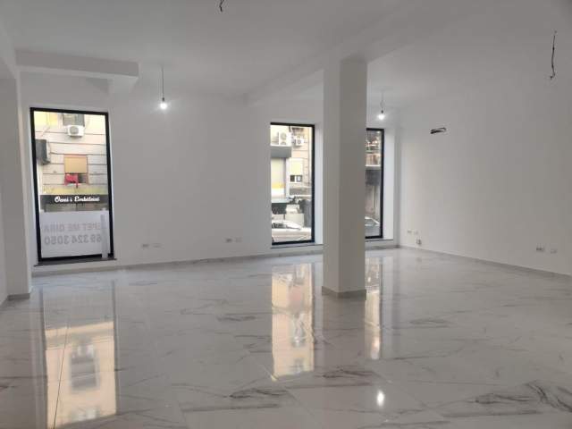 Tirane, jepet me qera ambient biznesi Kati 1, 155 m² 2800 Euro (Rruga Vaso Pasha, Godina 2, Hyrja 2, Ap.5)