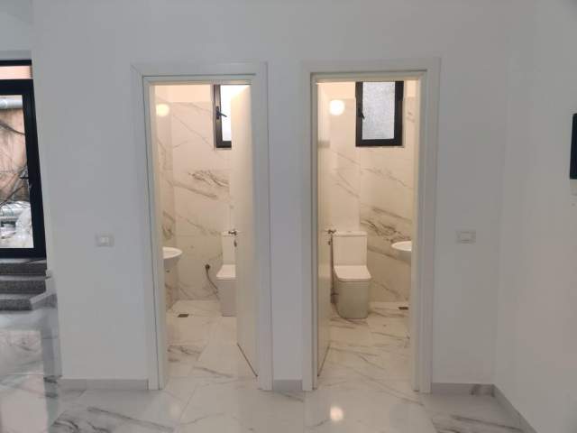 Tirane, jepet me qera ambient biznesi Kati 1, 155 m² 2800 Euro (Rruga Vaso Pasha, Godina 2, Hyrja 2, Ap.5)