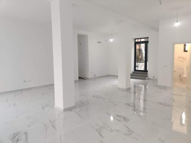 Tirane, jepet me qera ambient biznesi Kati 1, 155 m² 2800 Euro (Rruga Vaso Pasha, Godina 2, Hyrja 2, Ap.5)