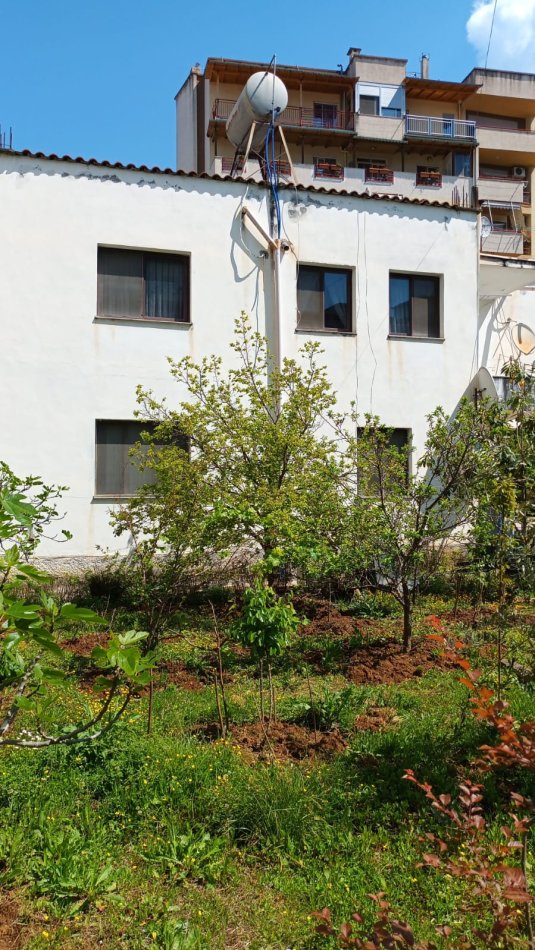 Tirane, shitet nga Pronari, pa-komision Vile 2 Katshe , 850 m² 630.000 € (Rr. Muhamet Deliu)