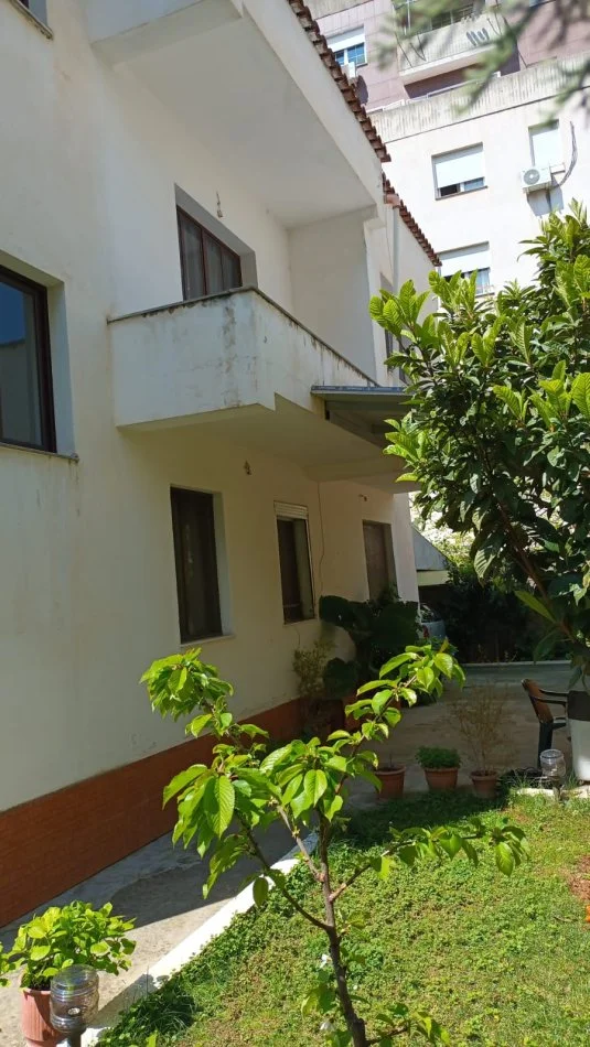 Tirane, shitet nga Pronari, pa-komision Vile 2 Katshe , 850 m² 630.000 € (Rr. Muhamet Deliu)