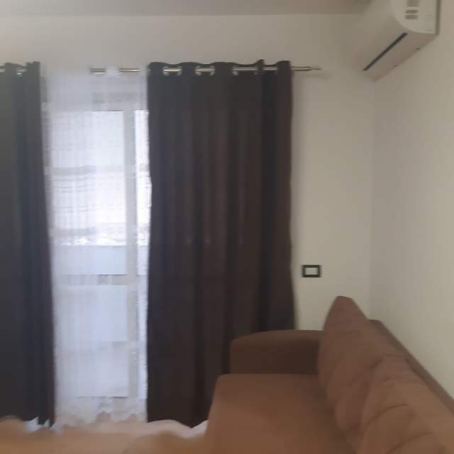 Tirane, shitet apartament 1+1 Kati 5, 80.000 Euro (Rruga Bardhyl)