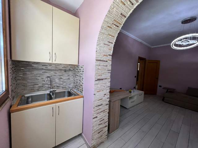 Tirane, jepet me qera apartament Kati 4, 80 m² 500 Euro (21 dhjetori)