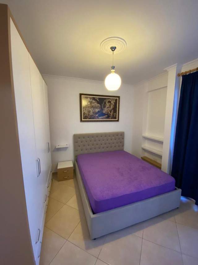 Tirane, jepet me qera apartament 1+1+BLK Kati 7, 75 m² 450 Euro (Rruga Komuna e Parisit)