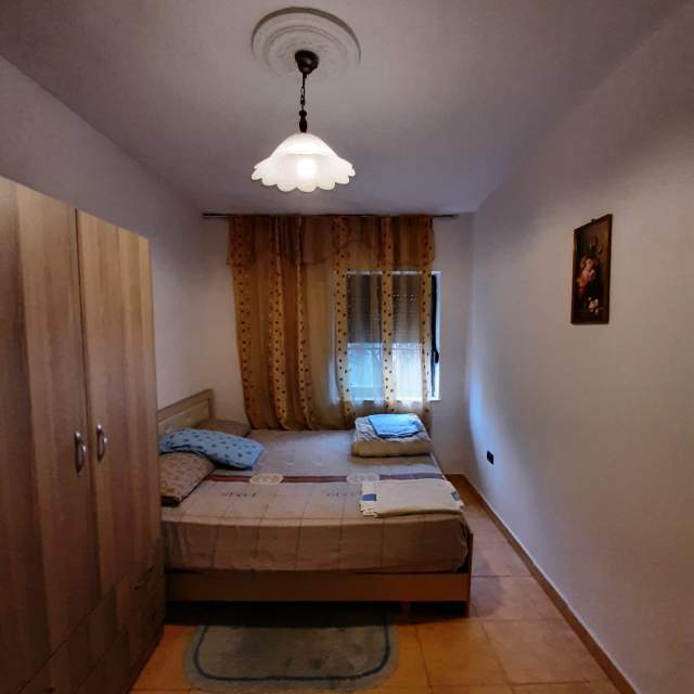 Tirane, jepet me qera apartament 1+1 Kati 1, 95 m² 50.000 Leke (ethem haxhi ademi)