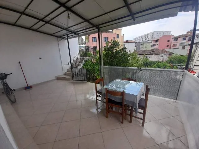 Tirane, shes Vile 400 m² 300.000 Euro (Selite)