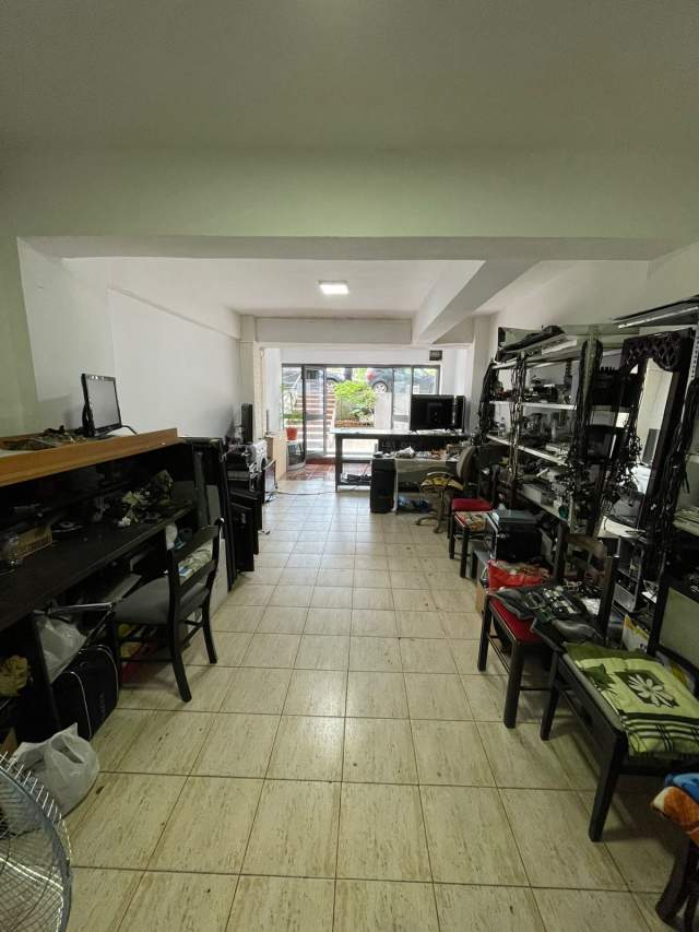 Tirane, jepet me qera dyqan Kati 0, 42 m² 50.000 Leke (Dritan Hoxha)
