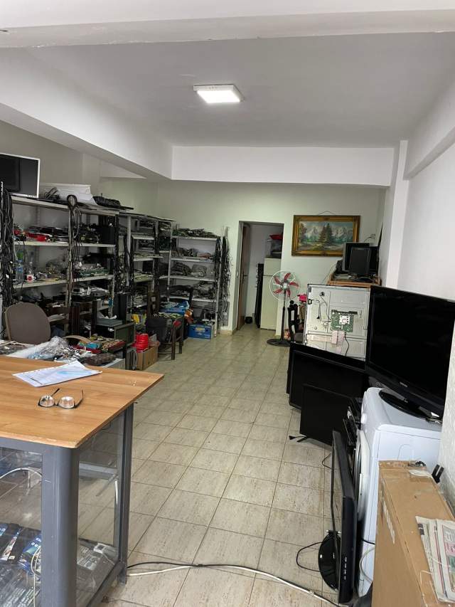 Tirane, jepet me qera dyqan Kati 0, 42 m² 50.000 Leke (Dritan Hoxha)