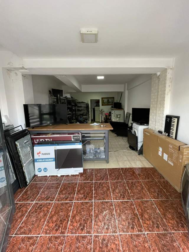 Tirane, jepet me qera dyqan Kati 0, 42 m² 50.000 Leke (Dritan Hoxha)