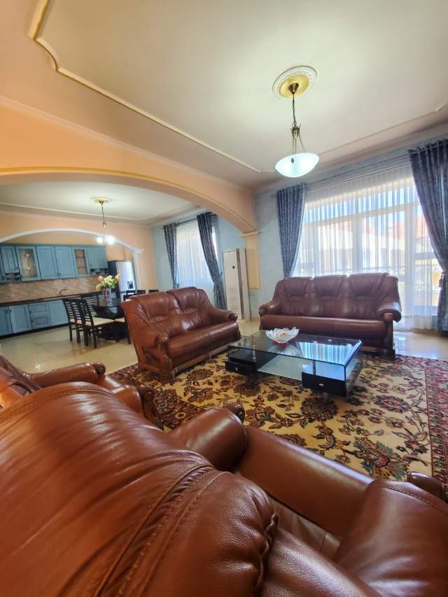 Tirane, jepet me qera Vile 2+1+BLK Kati 2, 130 m² 400 Euro