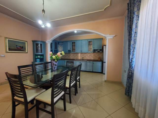 Tirane, jepet me qera Vile 2+1+BLK Kati 2, 130 m² 400 Euro