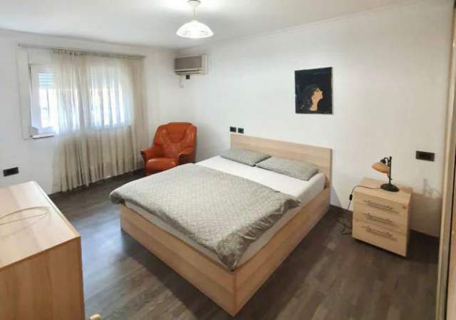 Tirane, jepet me qera apartament 2+1 Kati 8, 120 m² 650 Euro (Rruga Sulejman Delvina)
