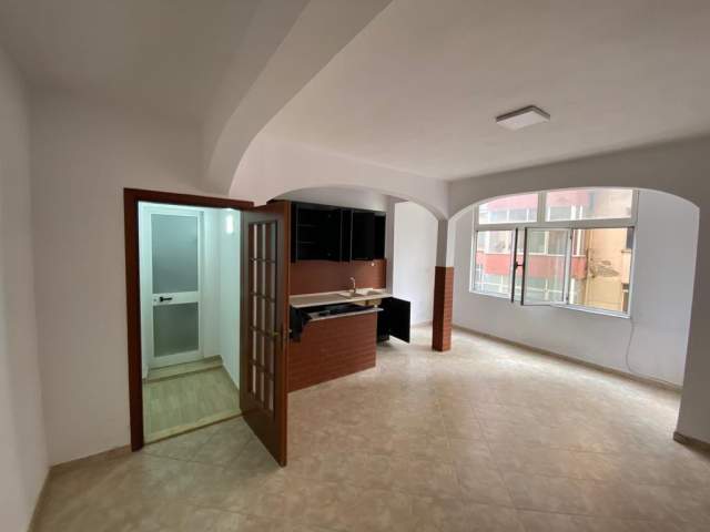Tirane, shitet apartament 1+1 Kati 4, 62 m² 130.000 Euro (FAKULTETI EKONOMIK)