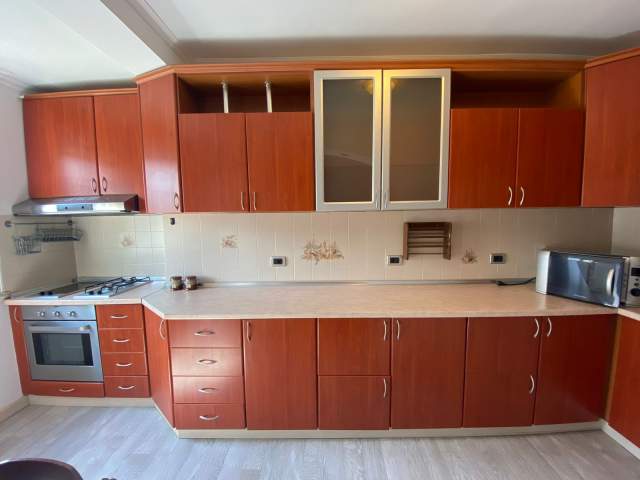 Tirane, jepet me qera apartament 2+1+BLK Kati 5, 120 m² 550 Euro (Rruga e Kosovareve)