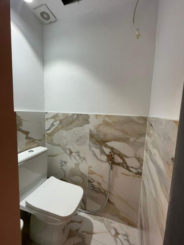 Tirane, jepet me qera ambjent biznesi Kati 0, 20 m² 400 Euro (Mine Peza)