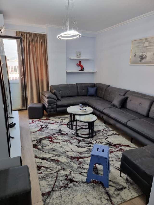 Tirane, jepet me qera apartament 1+1 Kati 3, 75 m² 400 Euro (Yzberisht)