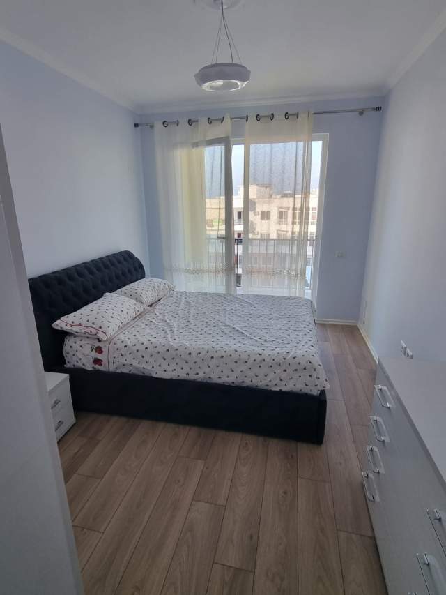 Tirane, jepet me qera apartament 1+1 Kati 3, 75 m² 400 Euro (Yzberisht)