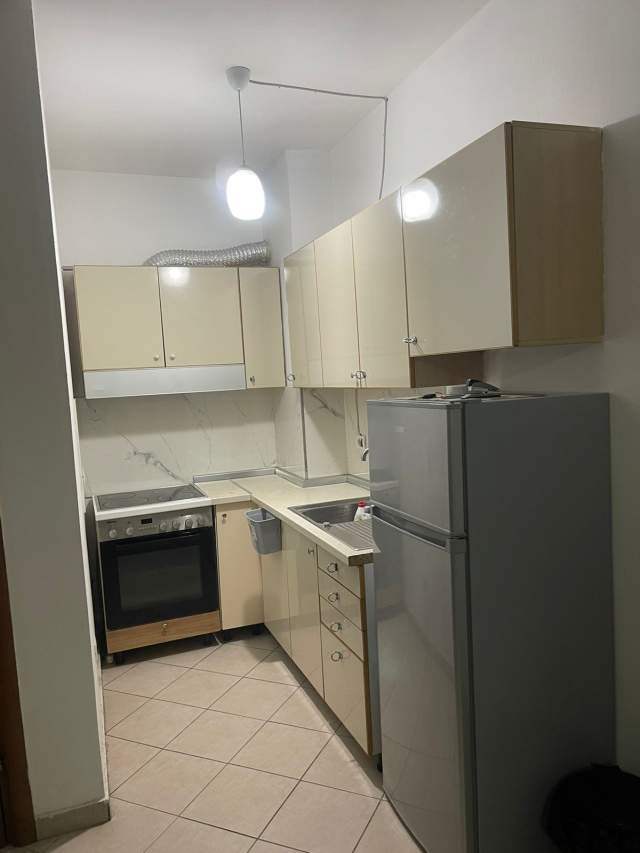 Tirane, jepet me qera apartament 74 m²  (Perballe Delijorgjit)