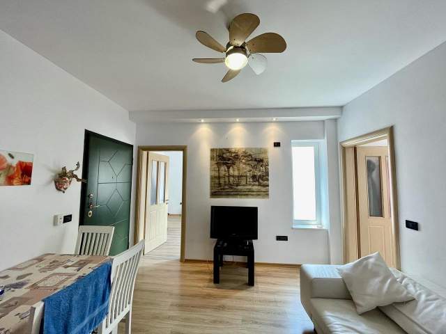 Tirane, jepet me qera apartament 2+1+BLK Kati 2, 80 m² 350 Euro (Rruga Bardhyl)