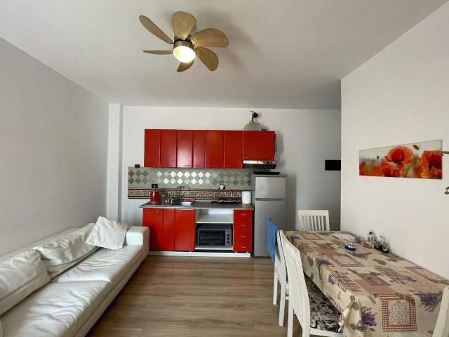 Tirane, jepet me qera apartament 2+1+BLK Kati 2, 80 m² 350 Euro (Rruga Bardhyl)